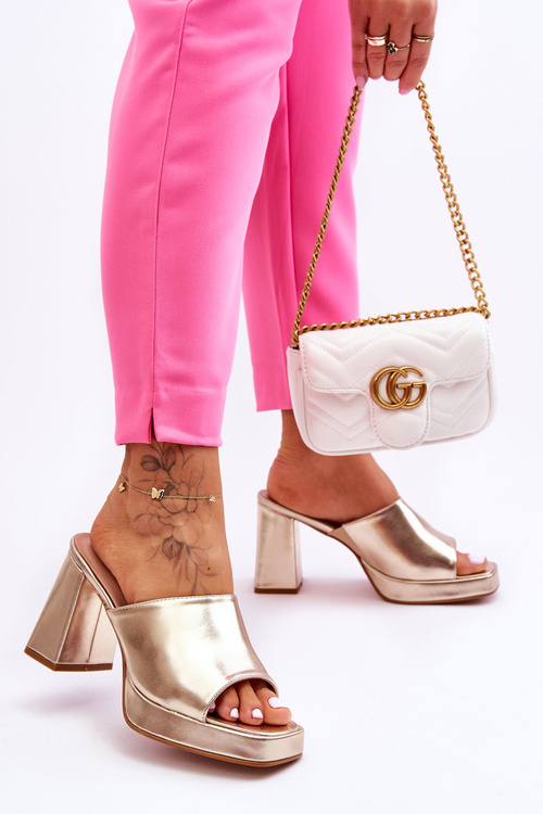 Skórzane Klapki Na Obcasie Złote Livesa