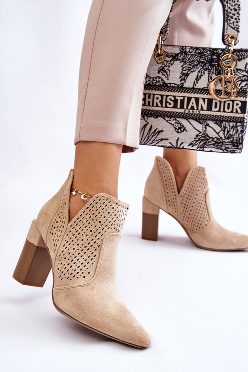 Modne Zamszowe Ażurowe Botki Na Obcasie Jasnobeżowe Genevi