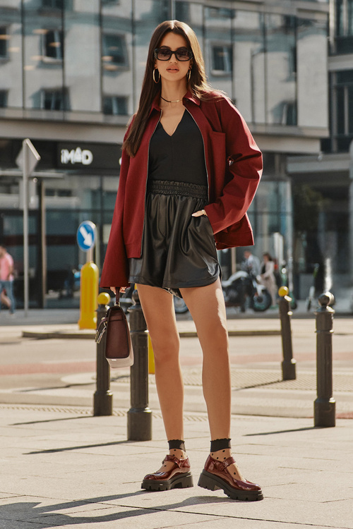 Lakierowane Półbuty Damskie Z Klamrą Bordowe Plikuria