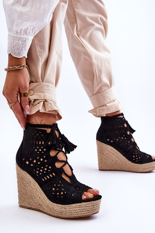 Zamszowe Ażurowe Botki Na Koturnie Czarne Berthe