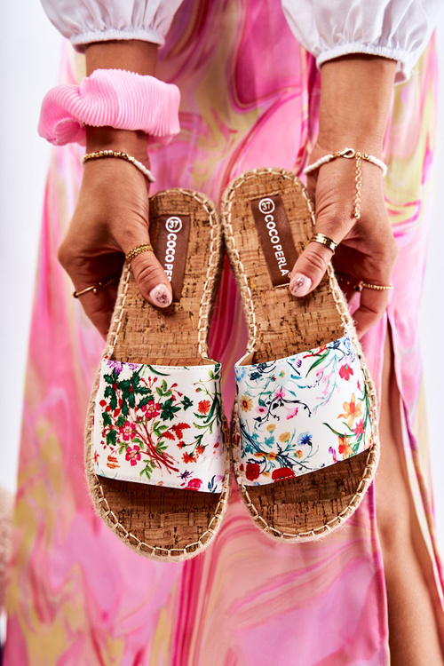 Klapki Na Platformie W Kwiaty Białe Malia