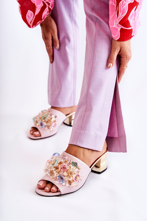 Skórzane Klapki Damskie Na Obcasie Z Ozdobą Różowe Calinda