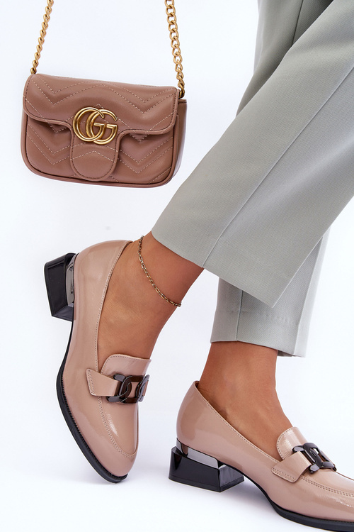 Lakierowane Półbuty Mokasyny Na Obcasie Beżowe Sakina