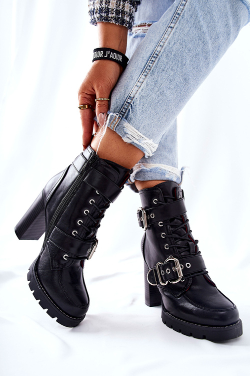 Botki Na Słupku Z Klamrą Czarne Flaris