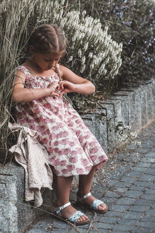 Sandałki Dziecięce Zapinane Na Rzep Z Przeplatającymi Się Paseczkami Niebieskie Dianttha