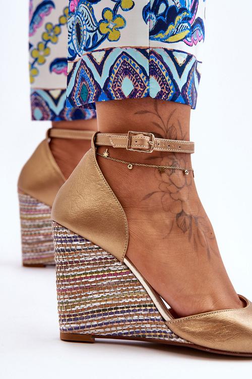 Skórzane Sandały Na Koturnie Laura Messi 2603/784 Złote