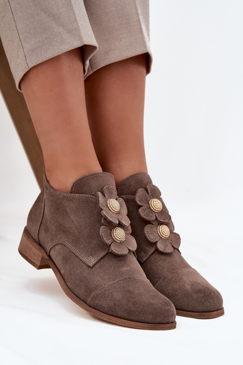 Zamszowe Półbuty Damskie Z Ozdobnymi Kwiatkami Zazoo 3080 Ciemnobeżowe