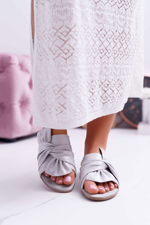 Połyskujące Klapki Z Wiązaniem Szare Emilia