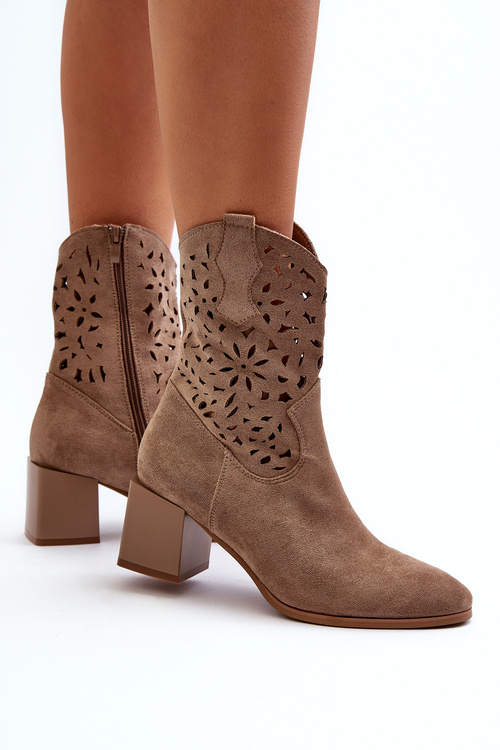 Zamszowe Botki Z Ażurową Cholewką Na Klocku Ciemnobeżowe Irvelame