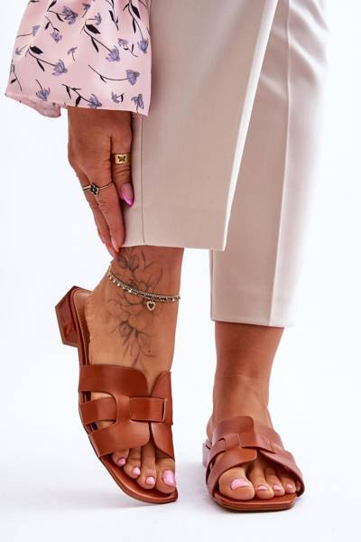 Klasyczne Skórzane Klapki Damskie Camel Fendy