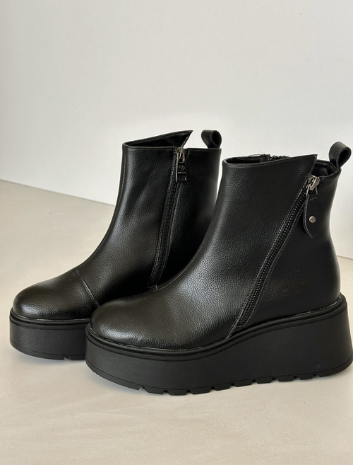 Ocieplane Botki Damskie Na Koturnie I Platformie Skóra Naturalna Czarne Vinceza 58340