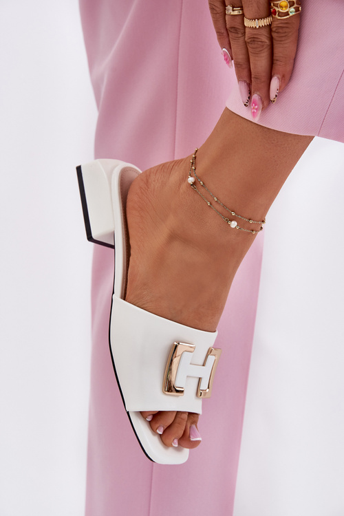 Eleganckie Klapki Damskie Na Klocku Ze Złotym Detalem Vinceza 62229 Białe