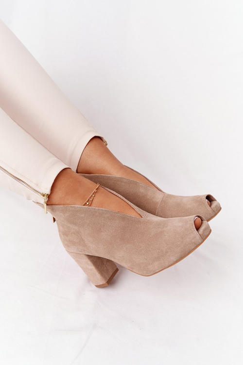 Zamszowe Botki Na Słupku Z Wycięciem Exquisite 1243 Beżowe