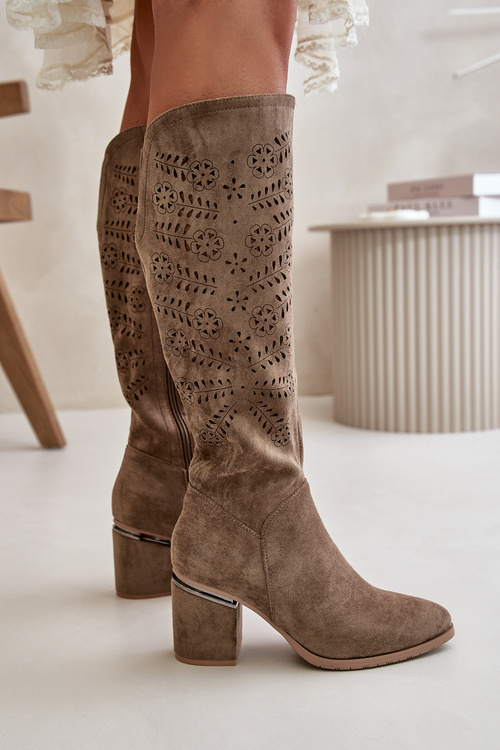 Ażurowe Kozaki Damskie Na Słupku Z Eko Zamszu Vinceza 16443 Ciemnobeżowe