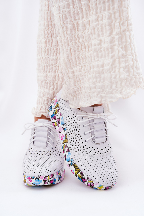 Skórzane Ażurowe Półbuty Damskie Na Koturnie Motyle Artiker 56C1618 Białe