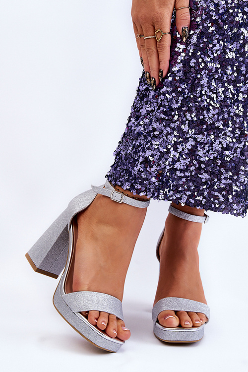 Błyszczące Sandałki Na Masywnym Obcasie Srebrne Calmi