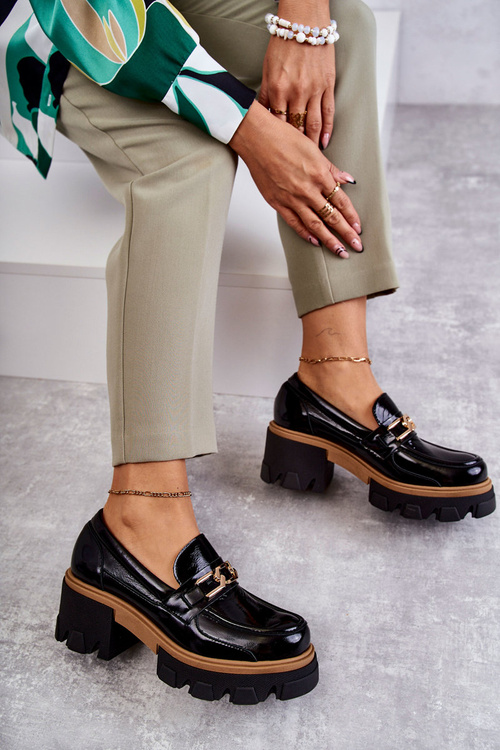 Lakierowane Półbuty Na Obcasie Ze Złotą Ozdobą Czarne Lurdes