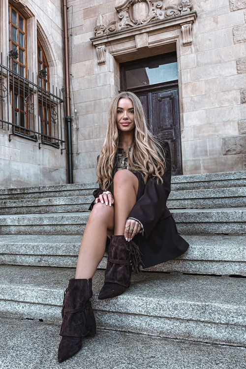 Botki Damskie Na Słupku Z Frędzlami I Złotymi Klamrami Czekoladowe Evelisse