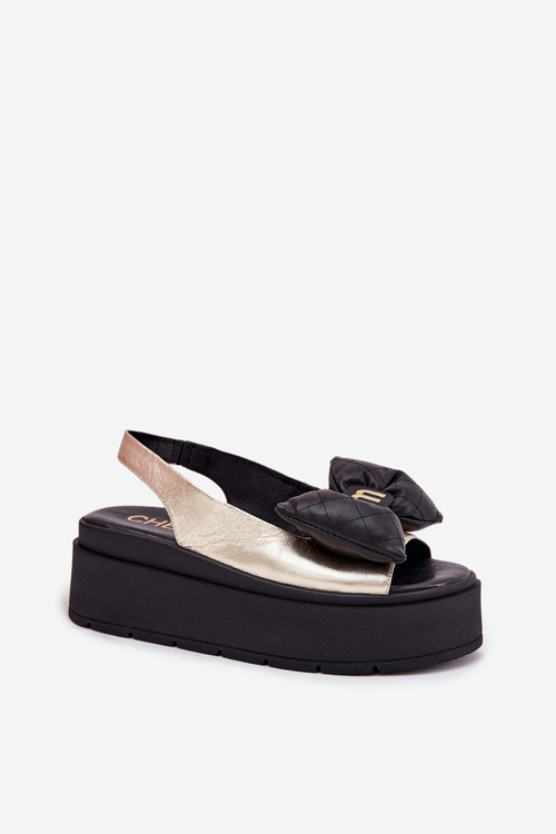 Skórzane Sandały Damskie Na Platformie Z Kokardą CheBello 4641 Złoto-Czarne