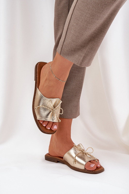 Klapki Na Płaskiej Podeszwie Z Ozdobną Kokardką Złote Deonelis