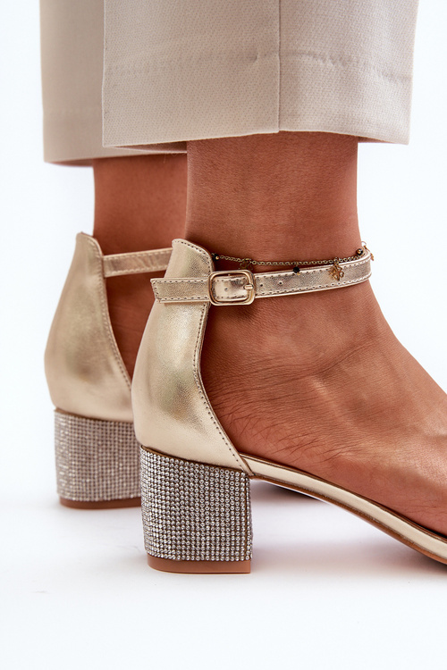 Sandały Damskie Z Eko Skóry Na Zdobionym Obcasie Złote Wiatalia