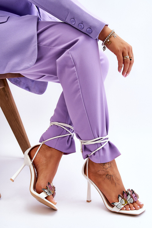 Wiązane Sandałki Na Szpilce Z Motylami Białe Delmar