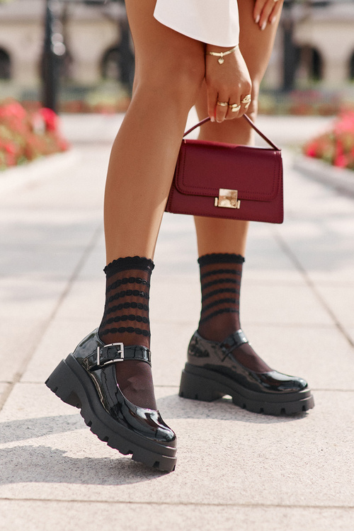 Lakierowane Półbuty Damskie Z Klamrą Czarne Plikuria