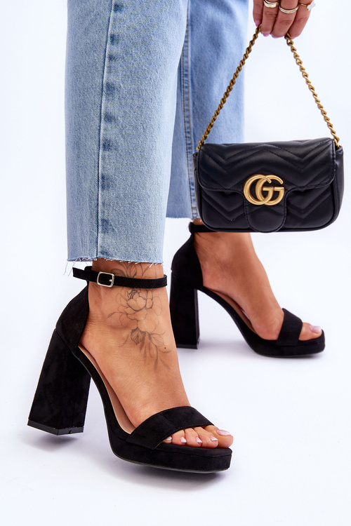 Modne Zamszowe Sandałki Na Kwadratowym Obcasie Czarne Merila