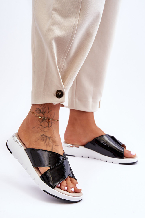 Lakierowane Klapki Na Niskim Koturnie S.Barski AL22469 Czarne