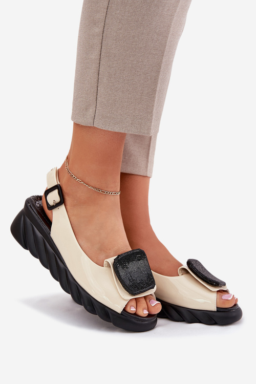 Skórzane Lakierowane Sandały Damskie Na Koturnie z Ozdobą Artiker 56C1567 Beżowe