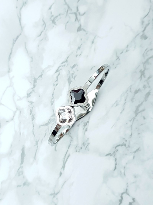 Damska Bransoleta Stalowa Z Dwoma Cyrkoniami Srebrny Beluci