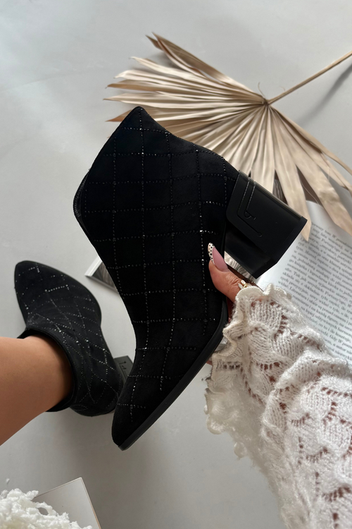 Botki Damskie Na Słupku Ze Zdobieniem D&A MR52-133 Czarne