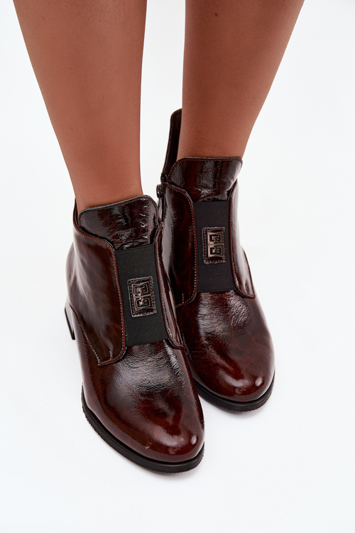 Skórzane Lakierowane Botki Na Klocku Z Ozdobnym Detalem Ocieplane Zazoo 60560 Ciemnobrązowe