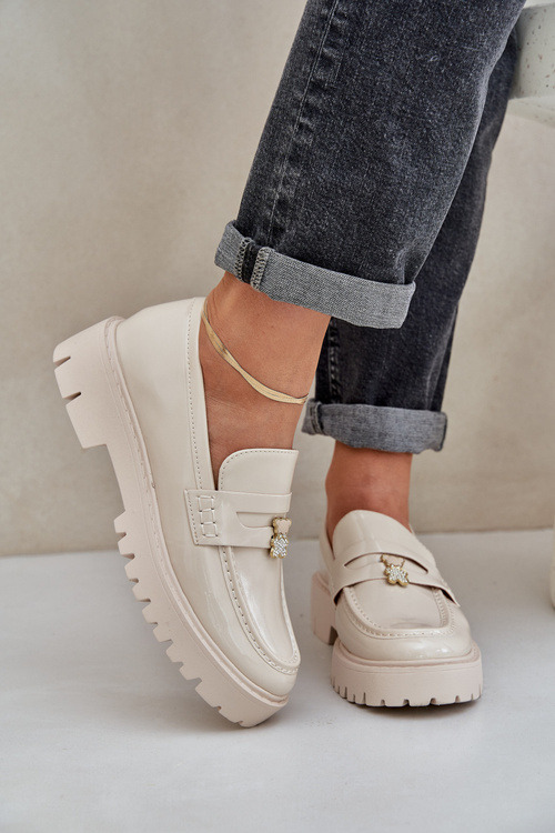 Lakierowane Mokasyny Damskie Z Przypinką Miś Beżowe Wulinea