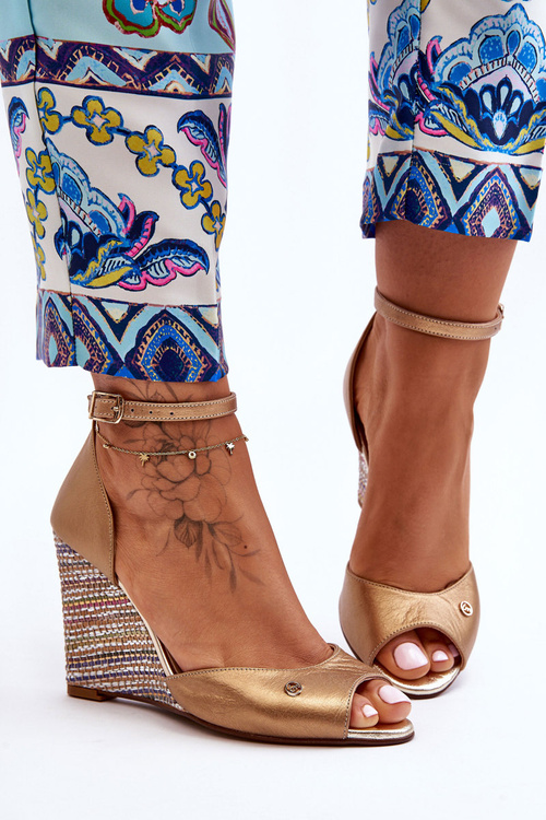 Skórzane Sandały Na Koturnie Laura Messi 2603/784 Złote