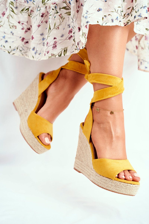 Sandały Damskie Na Koturnie Wiązane Żółte Belleza