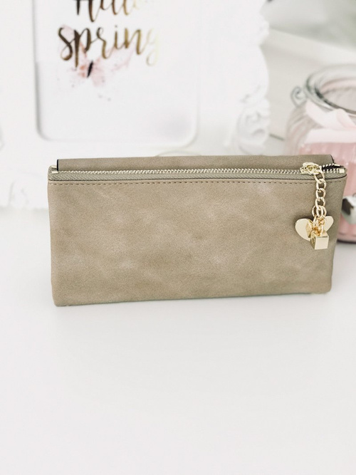 Duży Damski Beżowy Portfel z Brelokiem Serduszko