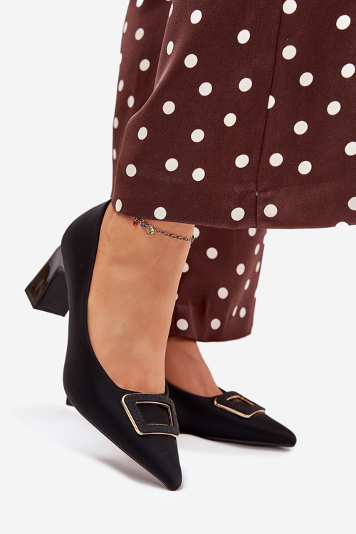 Czółenka Na Słupku Z Ozdobną Klamrą Czarne Seriva