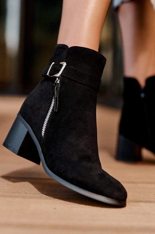 Zamszowe Botki Na Obcasie Z Klamrą Czarne Bronte