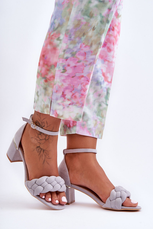 Zamszowe Sandały Z Warkoczem Szare Essenza