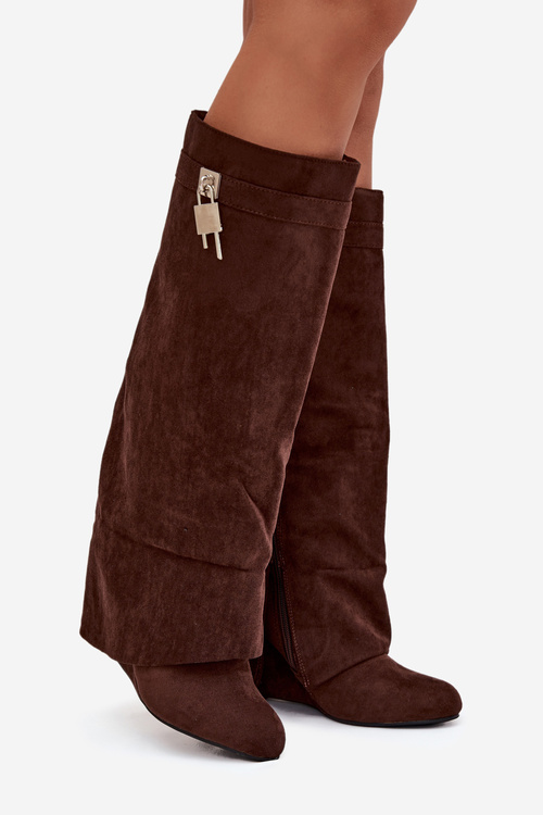 Kozaki Damskie Na Koturnie Z Paskiem I Srebrnym Detalem Czekoladowe Korivelle