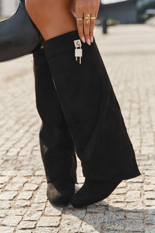 Kozaki Damskie Na Koturnie Z Paskiem I Srebrnym Detalem Czarne Korivelle