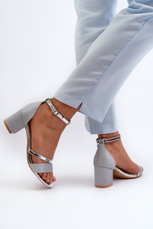 Brokatowe Sandały Damskie Na Niskim Słupku Srebrne Ploemis