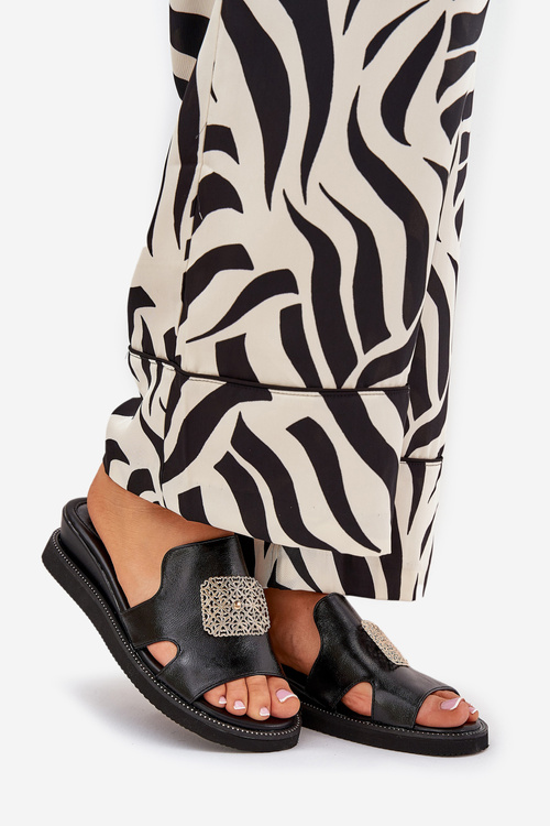 Klapki Damskie Na Koturnie Eko Skórzane Z Ozdobą Czarne Sarela