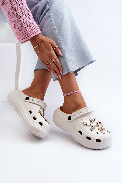 Klapki Damskie Piankowe Lekkie Na Grubej Podeszwie Z Przypinkami Białe Effiora