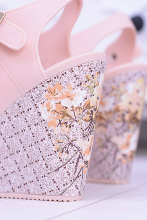 Damskie Beżowe Sandały Na Koturnie Nemesis