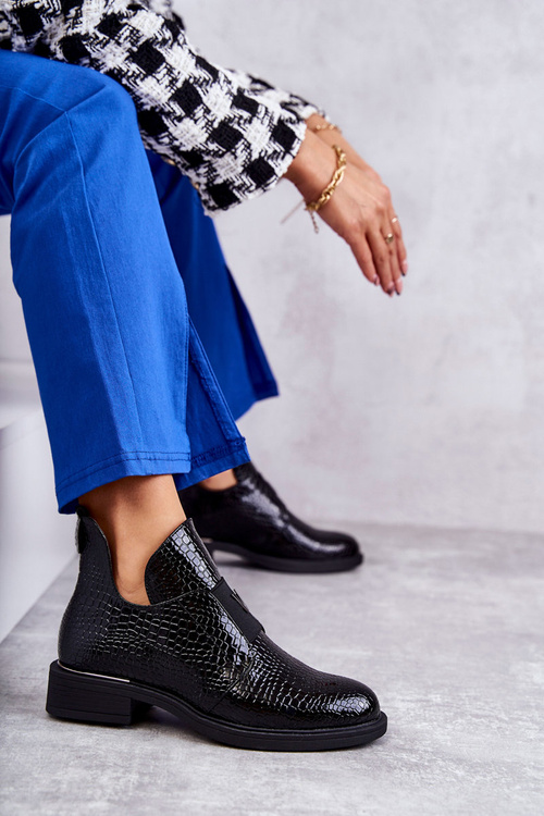 Lakierowane Botki Z Wycięciami Na Płaskim Obcasie Czarne Eunice