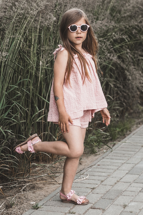 Lakierowane Sandałki Dziecięce Ozdobione Kwiatkami Różowe Tinette