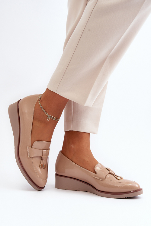 Damskie Lakierowane Półbuty Na Koturnie Z Ozdobą Beżowe Miliret