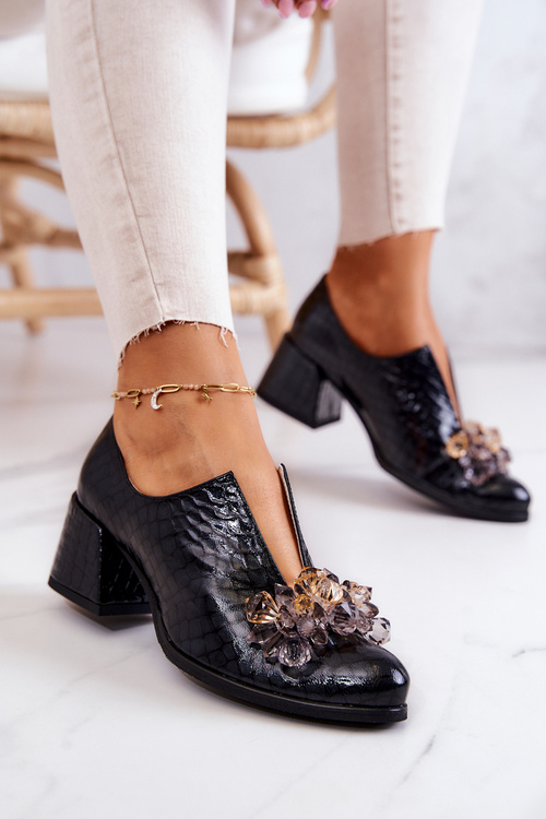 Skórzane Półbuty Wzór Krokodyl Z Ozdobą Czarne Delaver